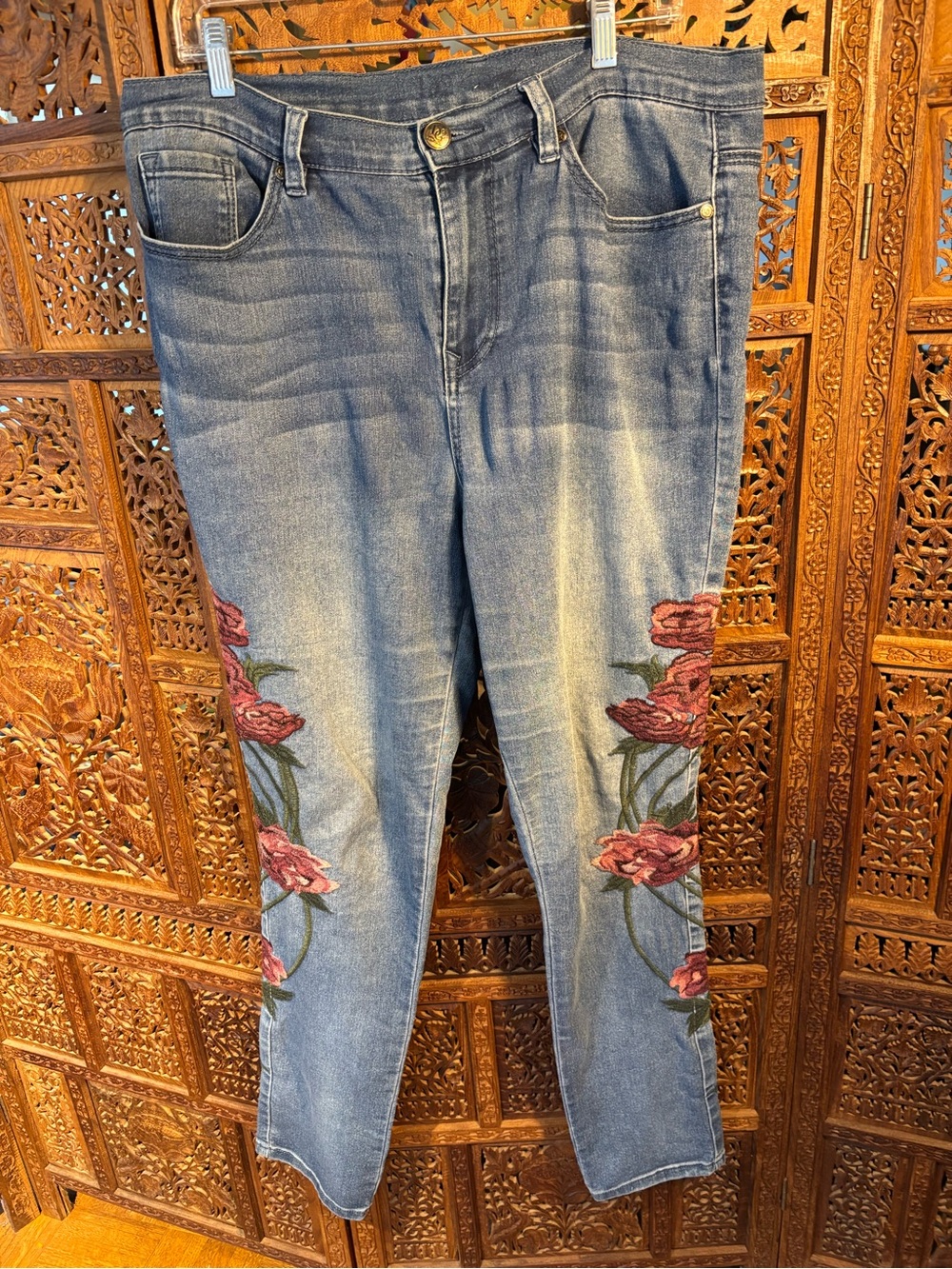 DG2 by Diane Gilman Women’s Blue Embroidered Floral Jeans